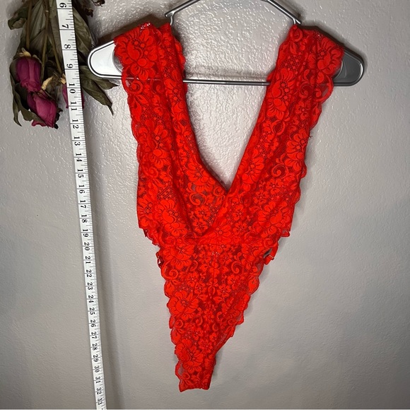 We are HAH! Cut 2 the Chase double deep V recycled red lace bodysuit, sz med EUC - Picture 6 of 13
